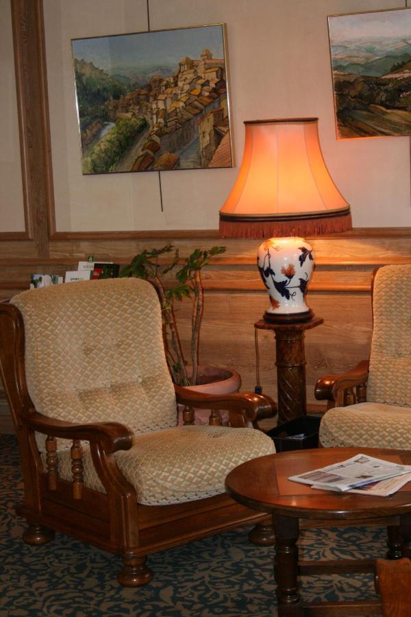 Logis Hotel Galland Lapalisse Zewnętrze zdjęcie